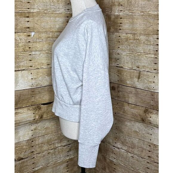 OLD NAVY CROPPED HEATHER GRAY CREWNECK SWEATSHIRT CASUAL ATHLEISURE GYM YOGA - Picture 2 of 5